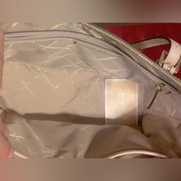 Michael Kors👜💗 - Picture 4 of 9